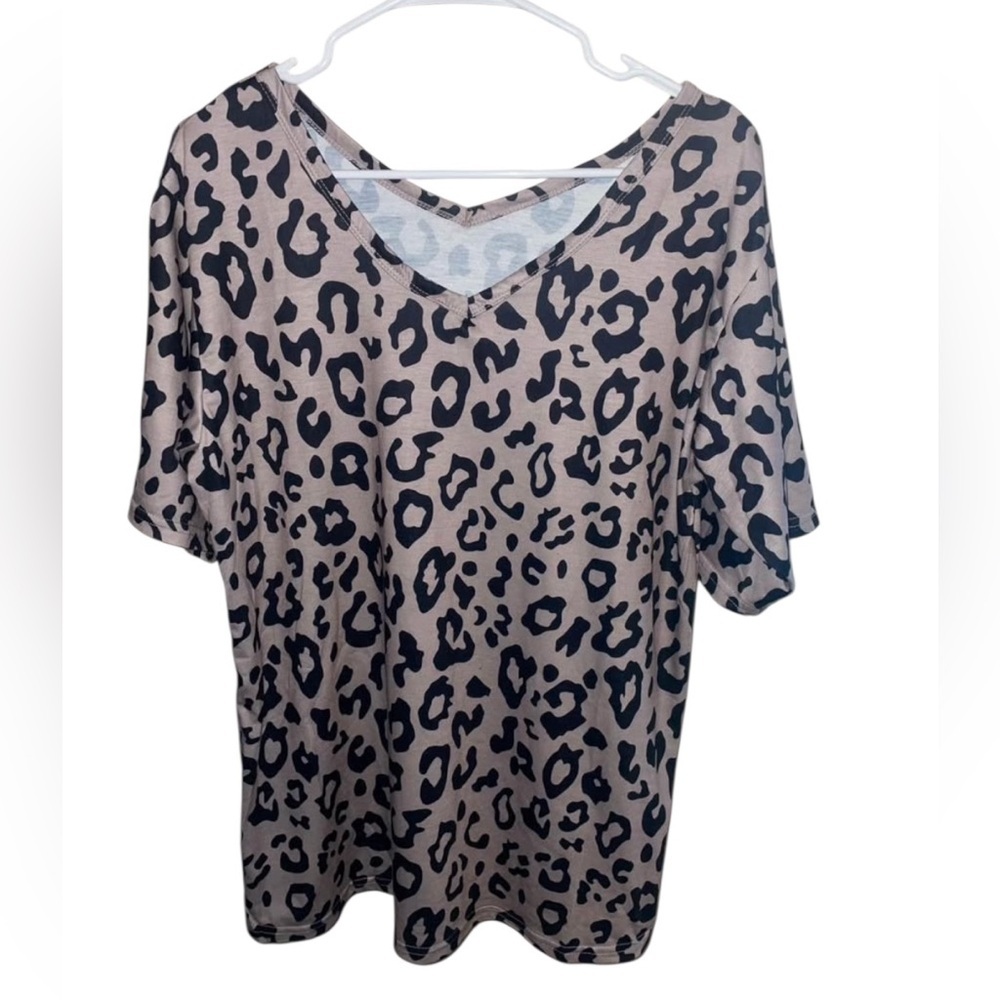 Leopard Print V Neck Women's Top - Picture 2 of 5